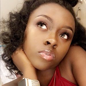 Meet your Posher, Kayla